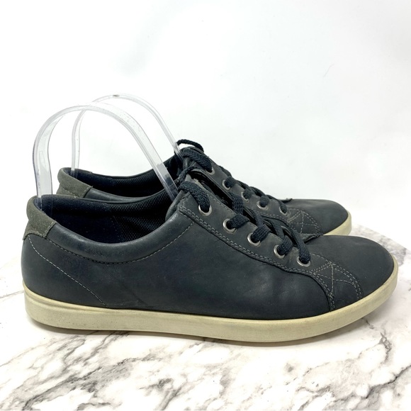 Ecco Soft Leather Low Top Comfort Sneaker Black Charcoal Gray 8-8.5 Casual - Picture 2 of 12